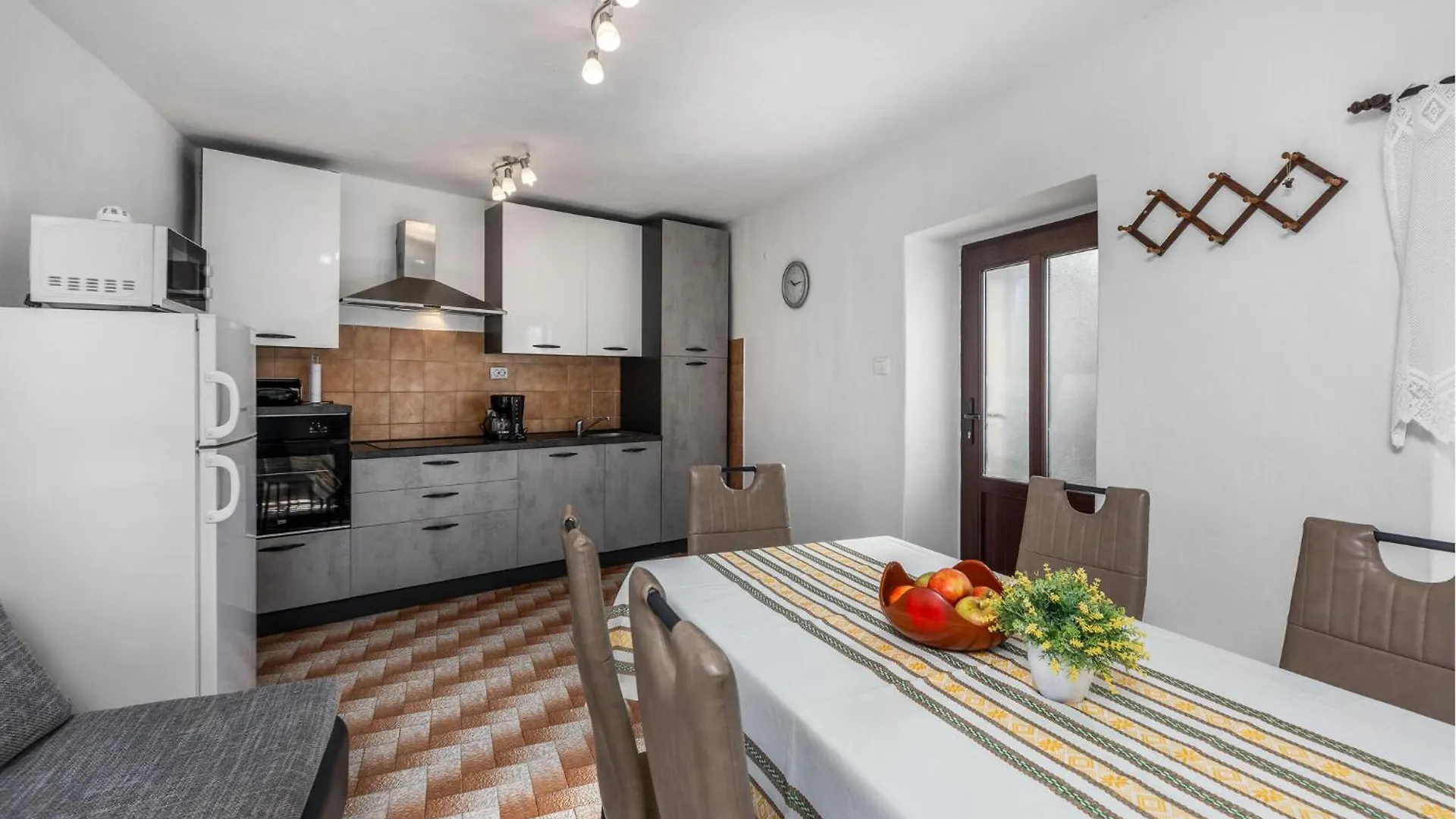 3 Bedroom Beautiful Home In Grizane Holiday home